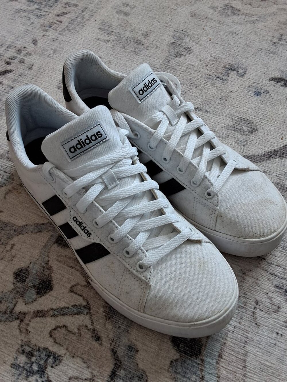 Adidas Sneakers